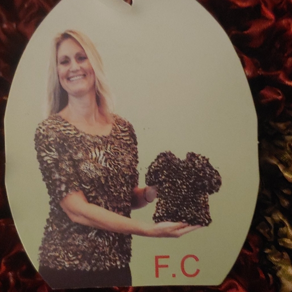 NWT Miracle Top....looks tiny, fits large! - Picture 2 of 4